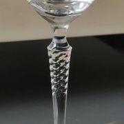 Set of 4 large red wine glasses. With a long twisted stem. Signed Schott Zwiesel. High 27 cm