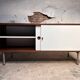 Buffet vintage Pastoe – Placage wengé et portes coulissantes blanches