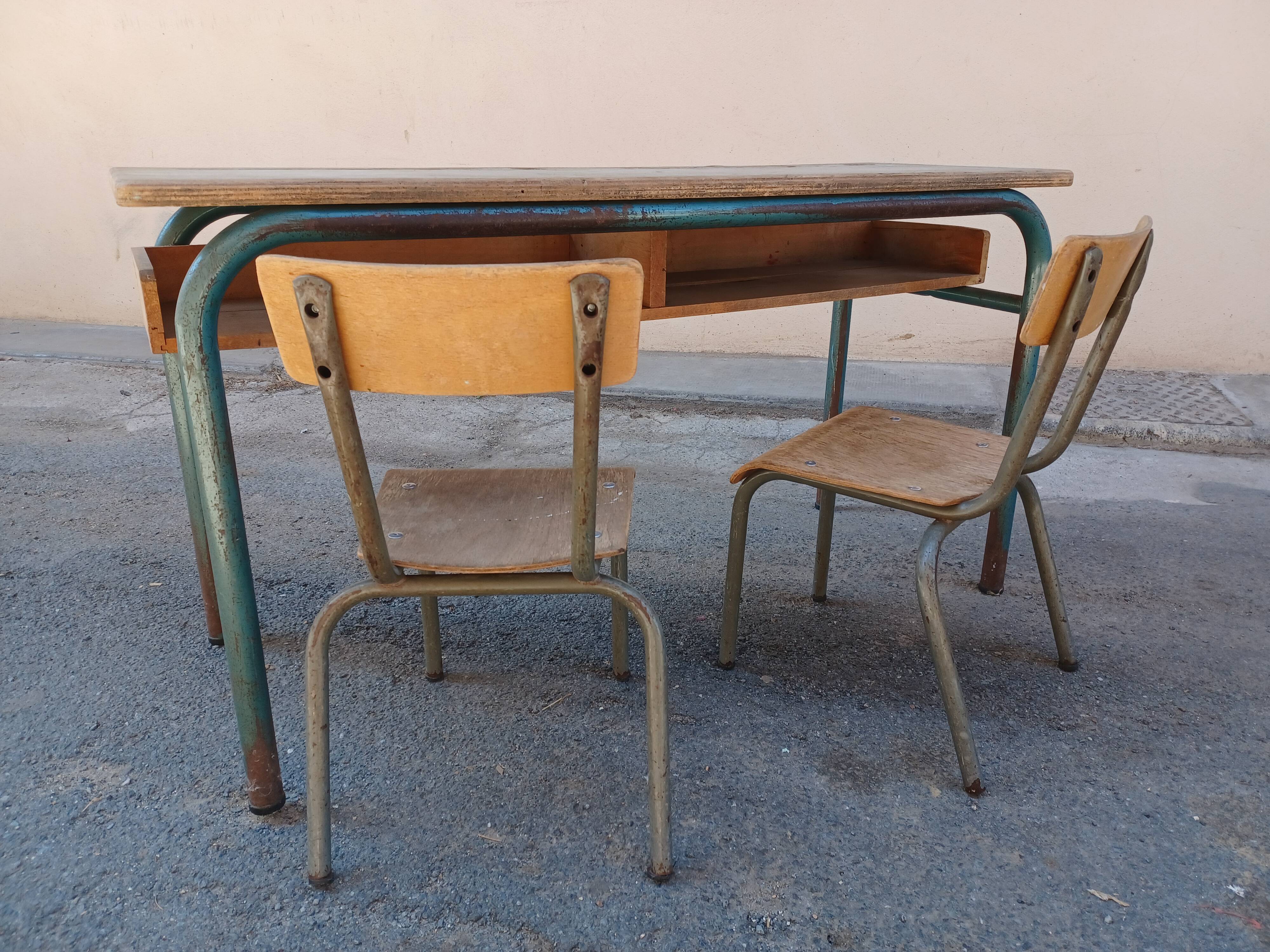 Children's desk and chairs
