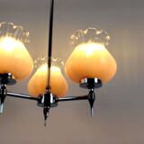 Vintage lustre in pink opaline – Three lights for a subdued atmosphere