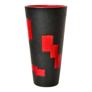 Vase moderniste signé