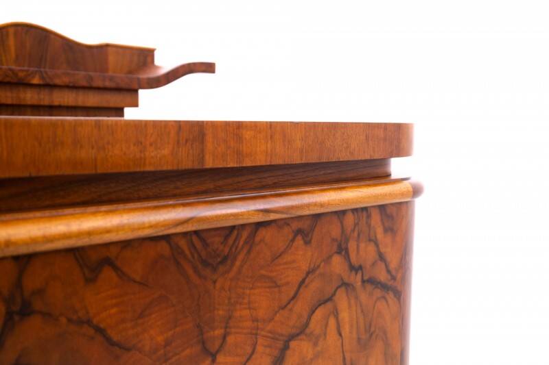 Interesting Art Deco chest of drawers, Poland, circa 1930.