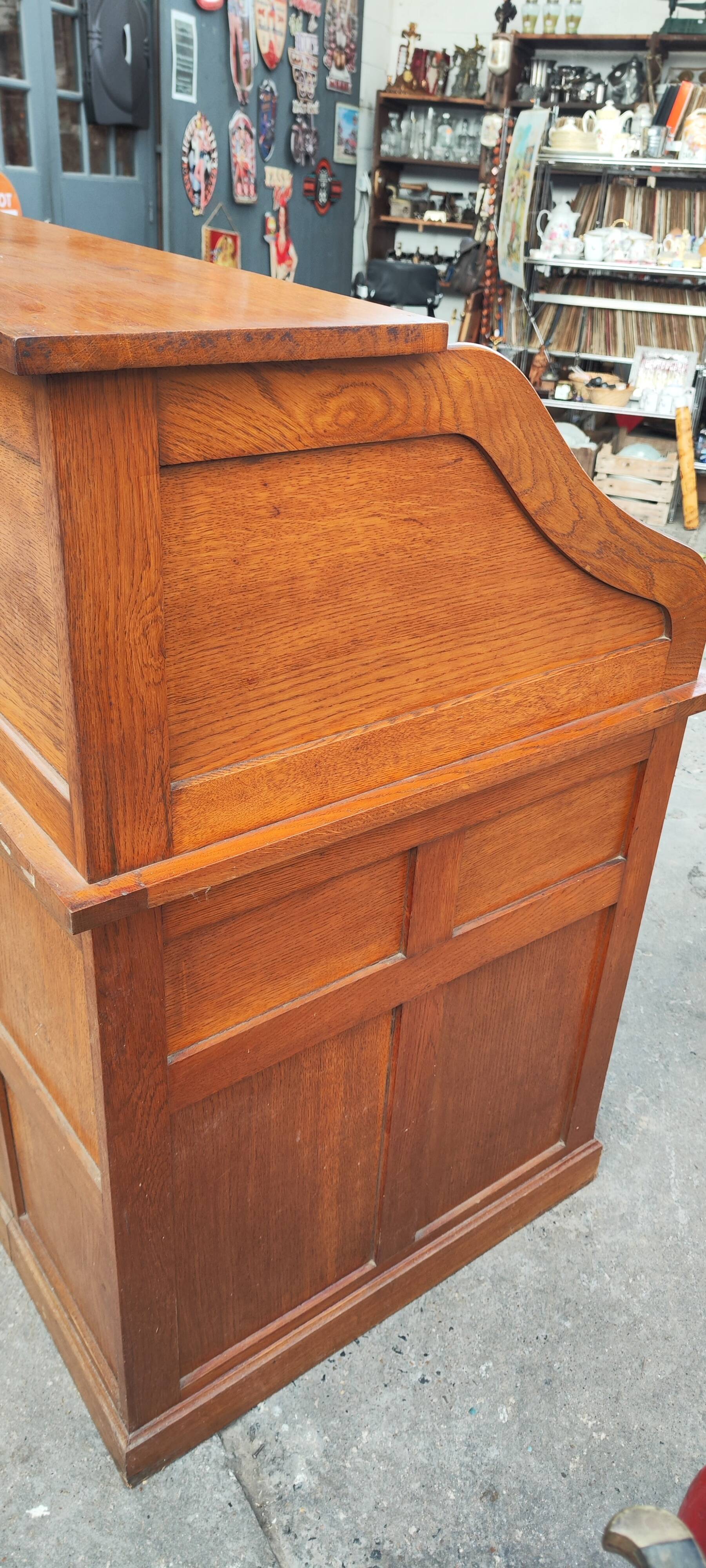 Old American desk in solid oak with S-shaped shutter