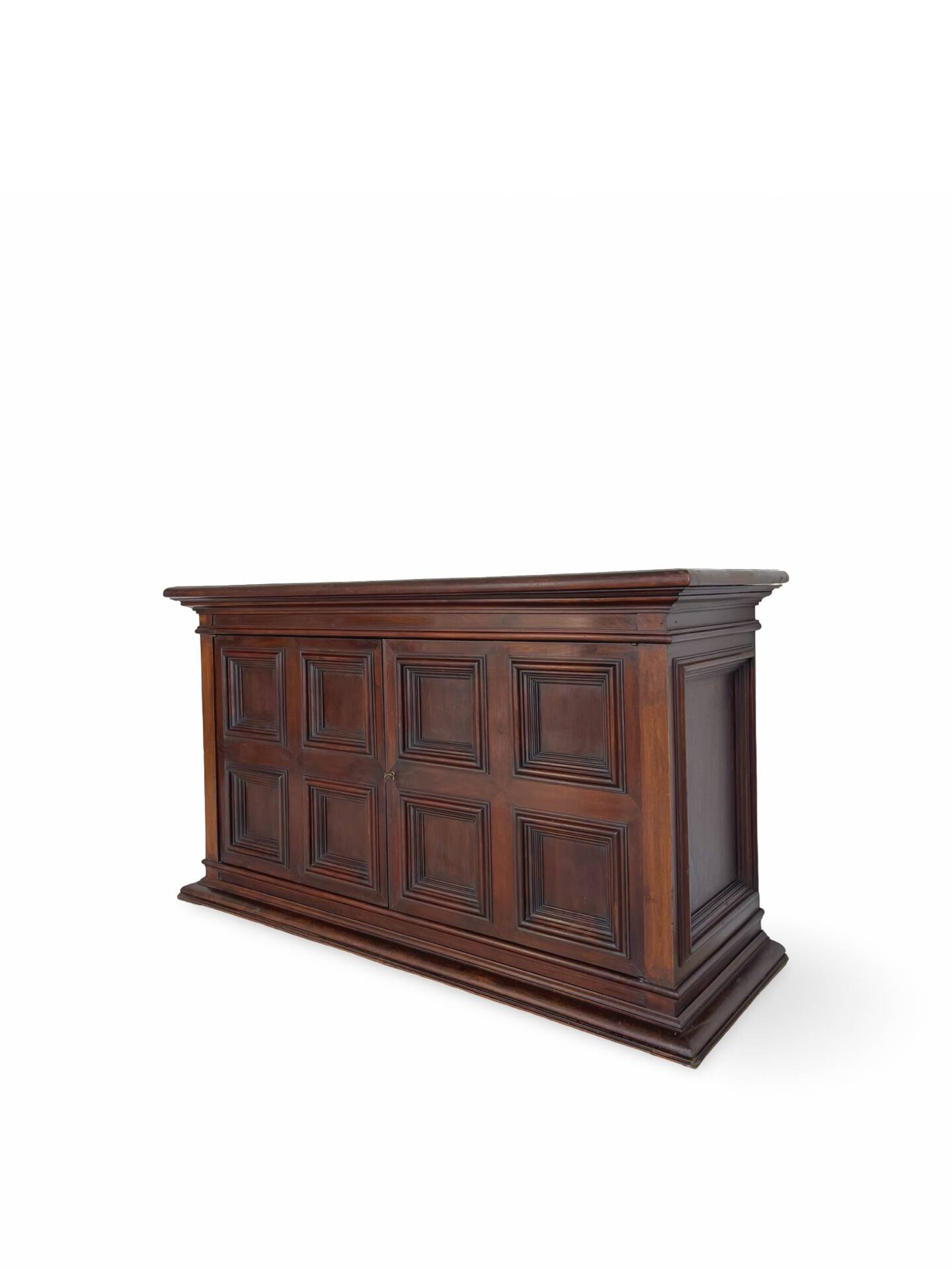 The high-quality Italian Renaissance Revival credenza, 1920s/1930s