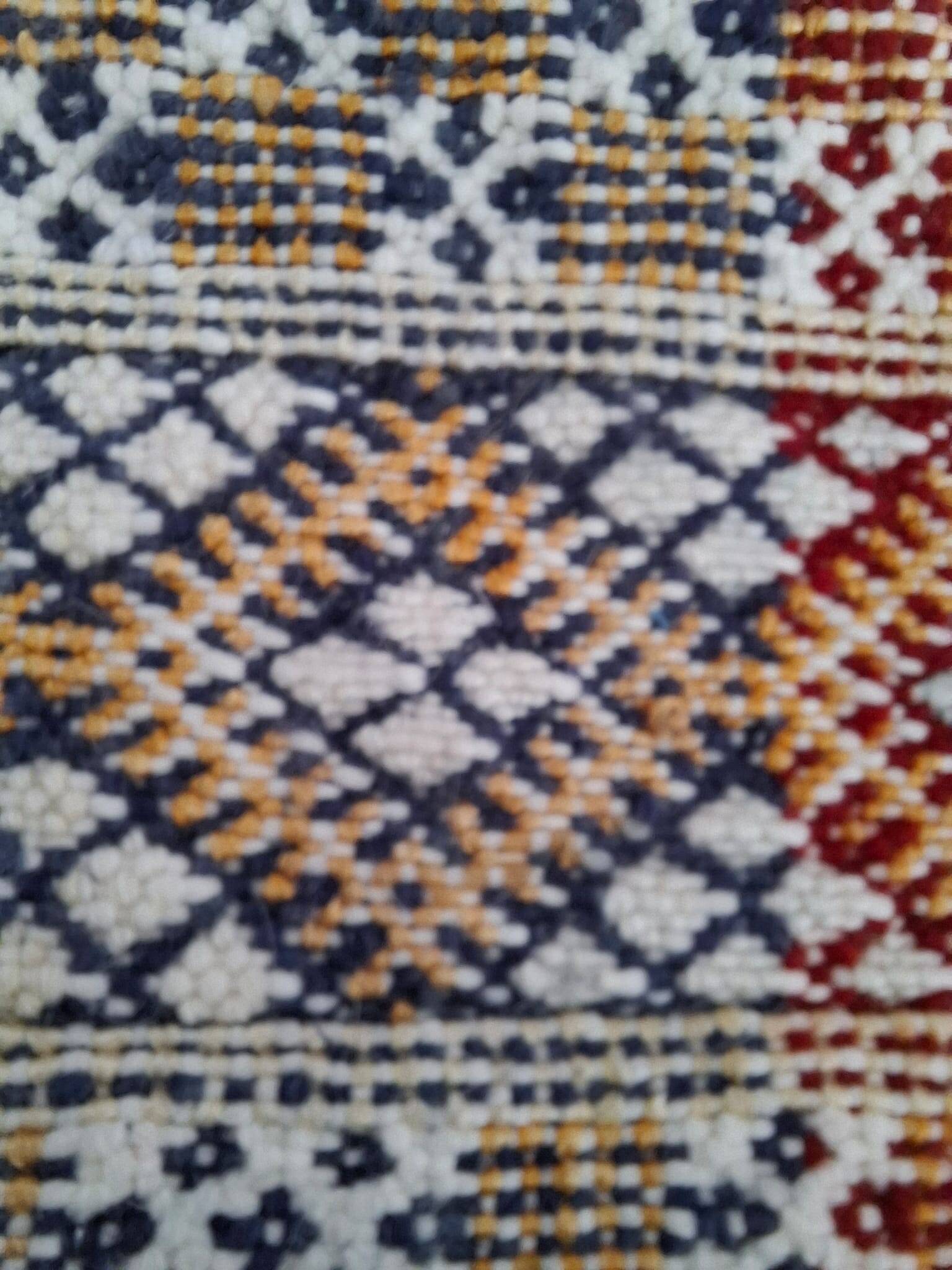 Grand Tapis Zanafi Artisanal — Composition Graphique Indigo & Terracotta