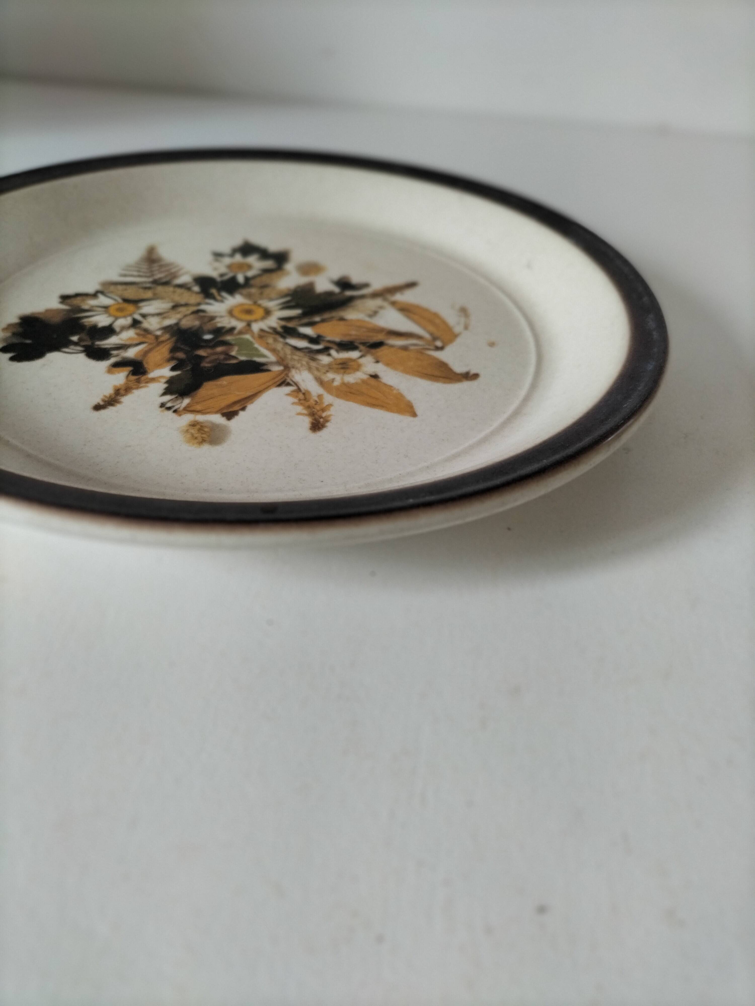 Doverstone Heather plate, ochre brown botanical design, England 70s