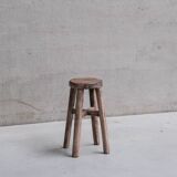 Tabouret ou table d'appoint en bois français primitif du milieu du siècle