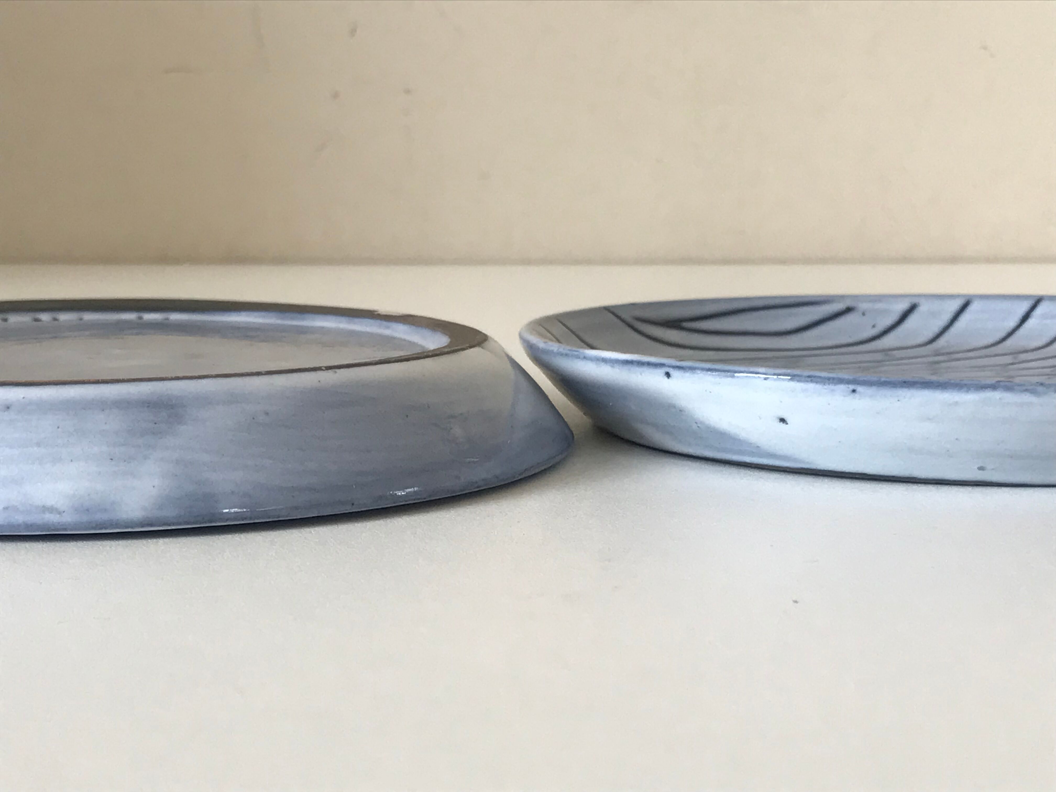 Pair of decorative plates signed innocenti annees 50