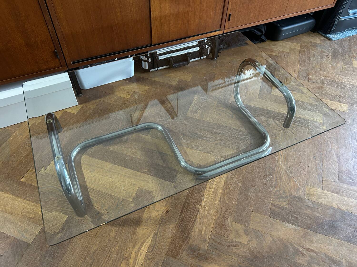 1970s design coffee table in rectangular glass with chrome legs
