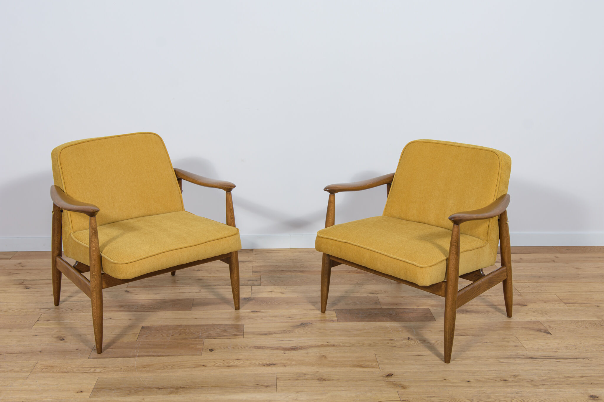 GFM-87 armchairs by Juliusz Kedziorek for Gościcińskie Furniture, 1960s, Set of 2