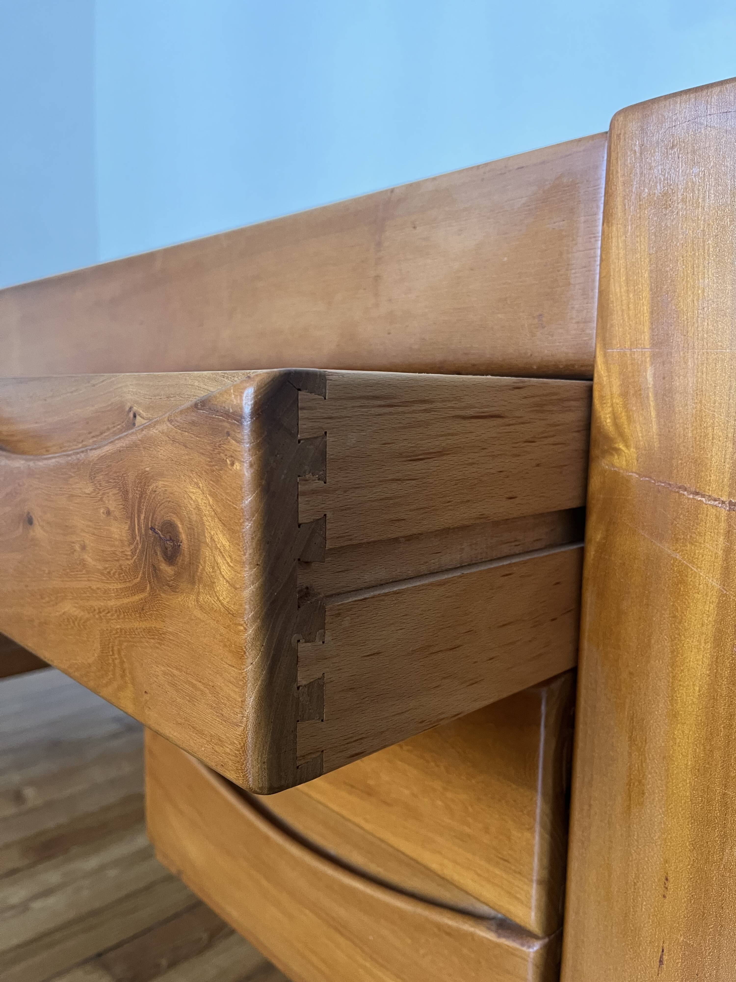 Bureau en orme de la Maison Regain