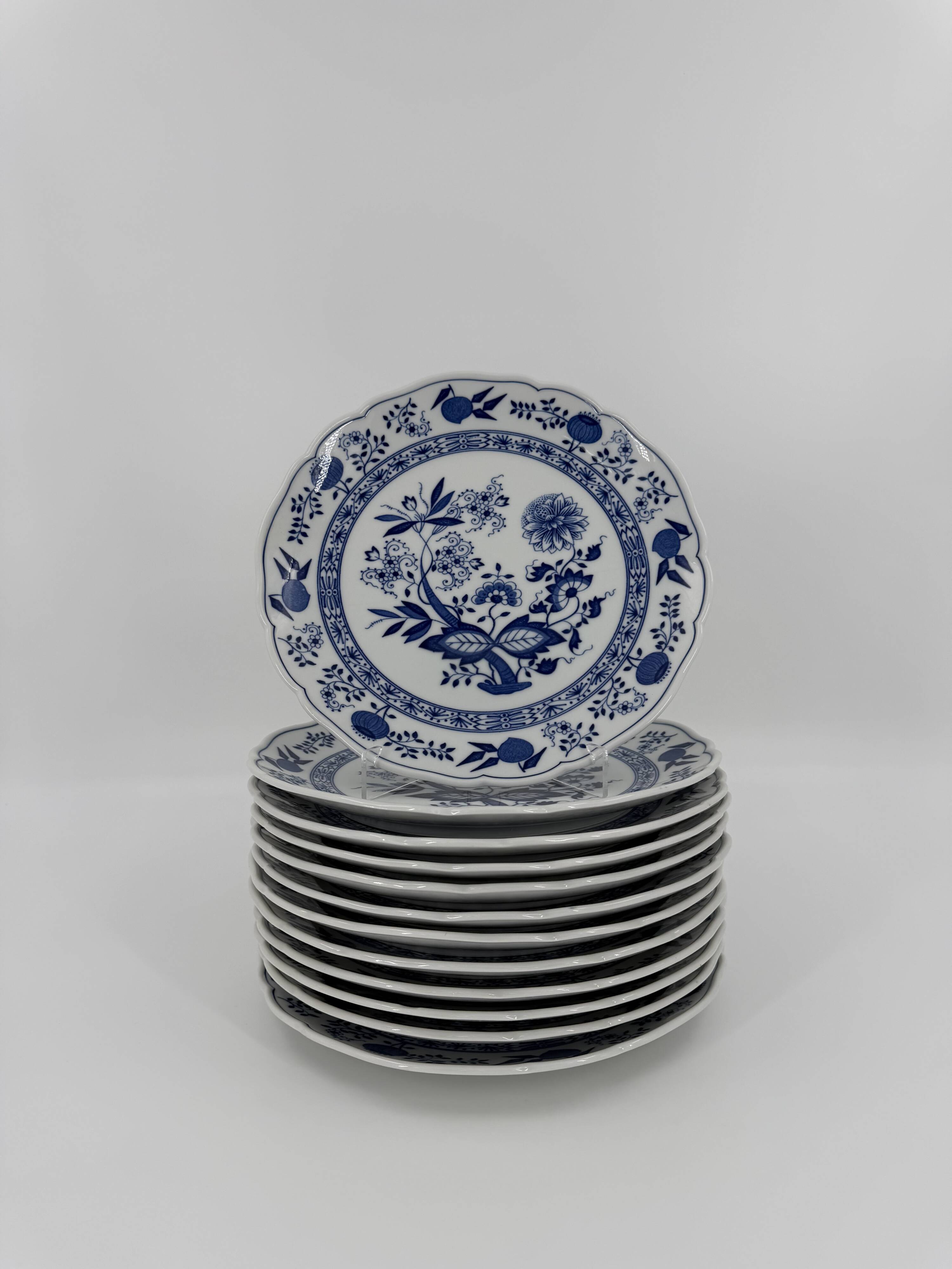 Hutschenreuther Service - Blue Onion -  Set for 12 (94 pieces)