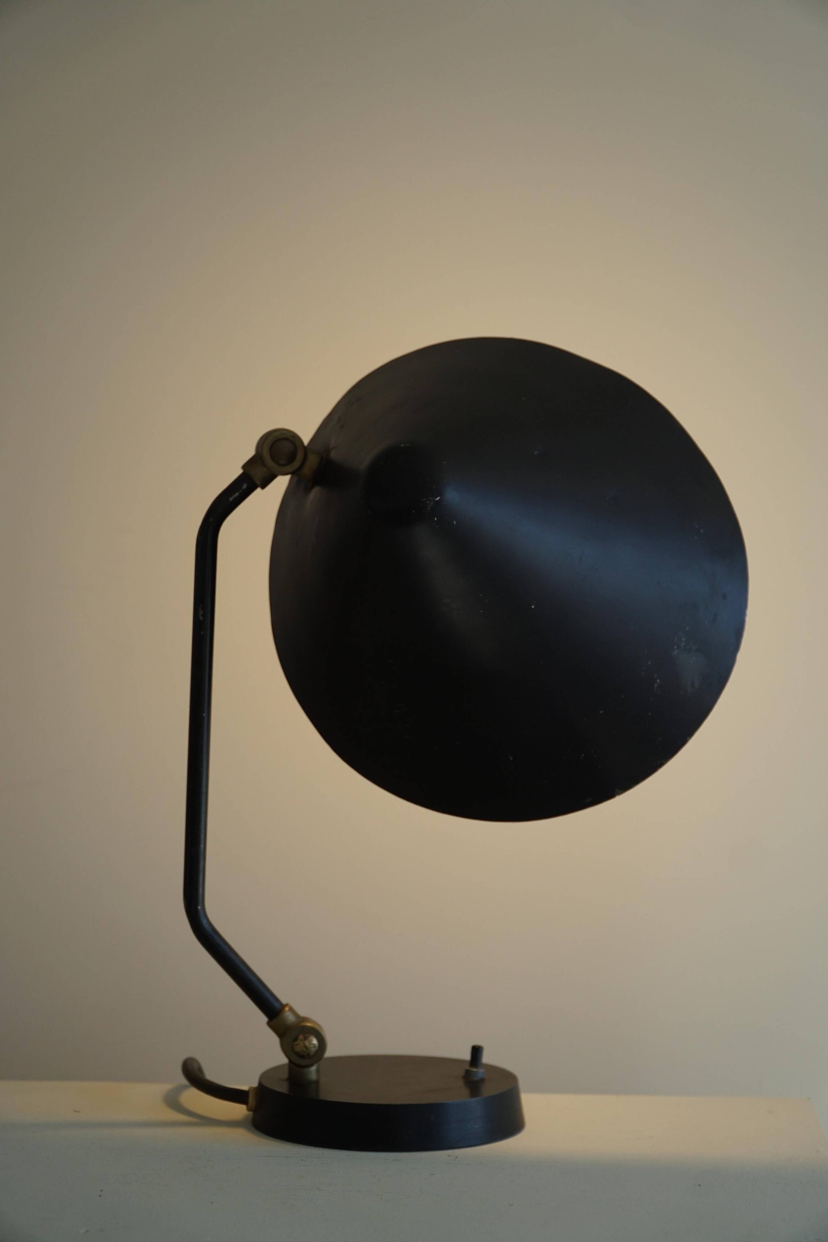 Modern adjustable Danish table lamp in metal, made by Louis Poulsen, 1950s.