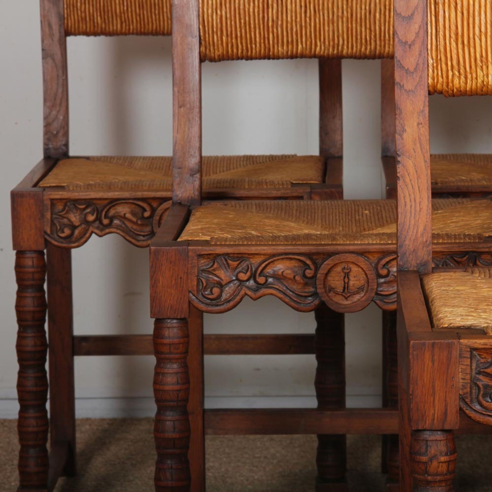 Set of 6 straw-seated solid wood chairs, French craftsmanship, 1950.