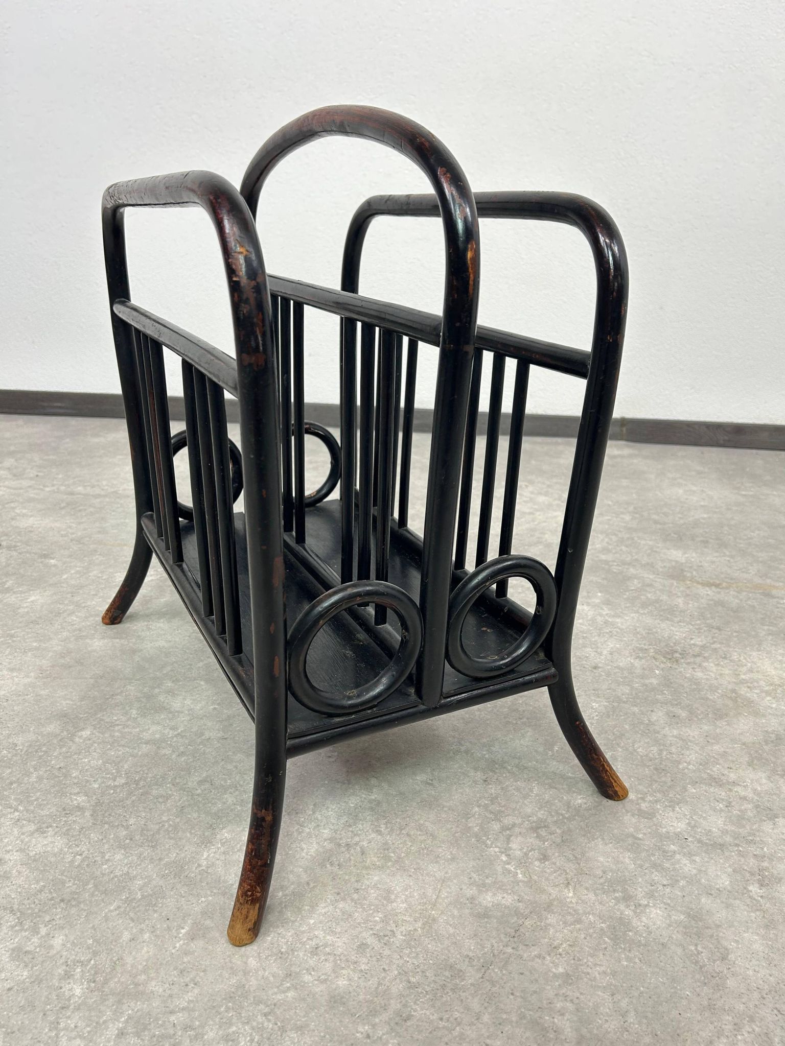 Porte-revues en bois cintré no.33 par Thonet