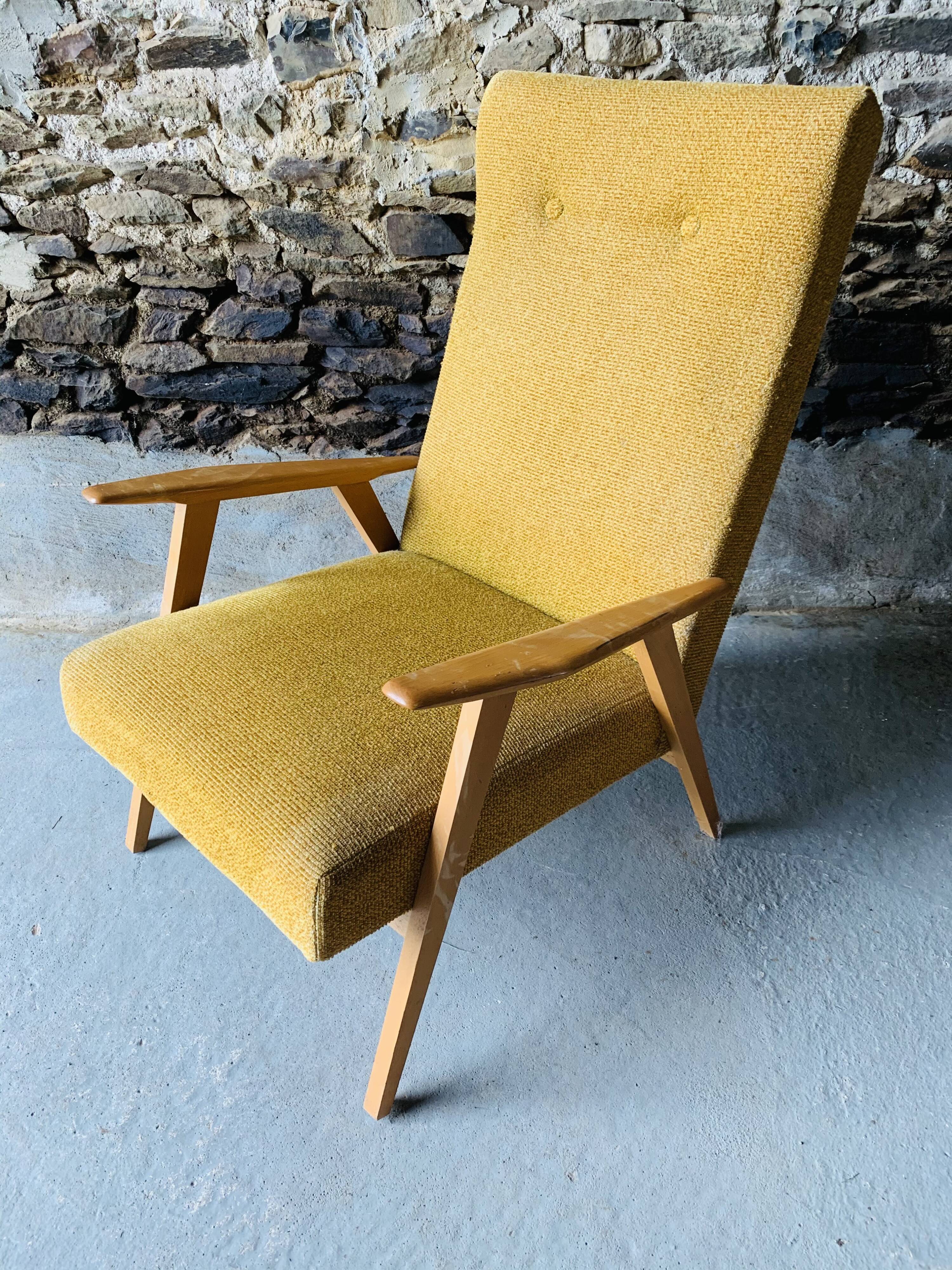 Fauteuil moutarde - bois et velours