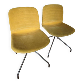 Lot de 2 chaises moutarde  pieds chromes Made in Italy