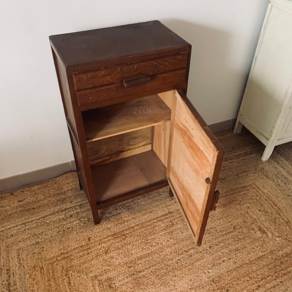 Meuble d’appoint parisien