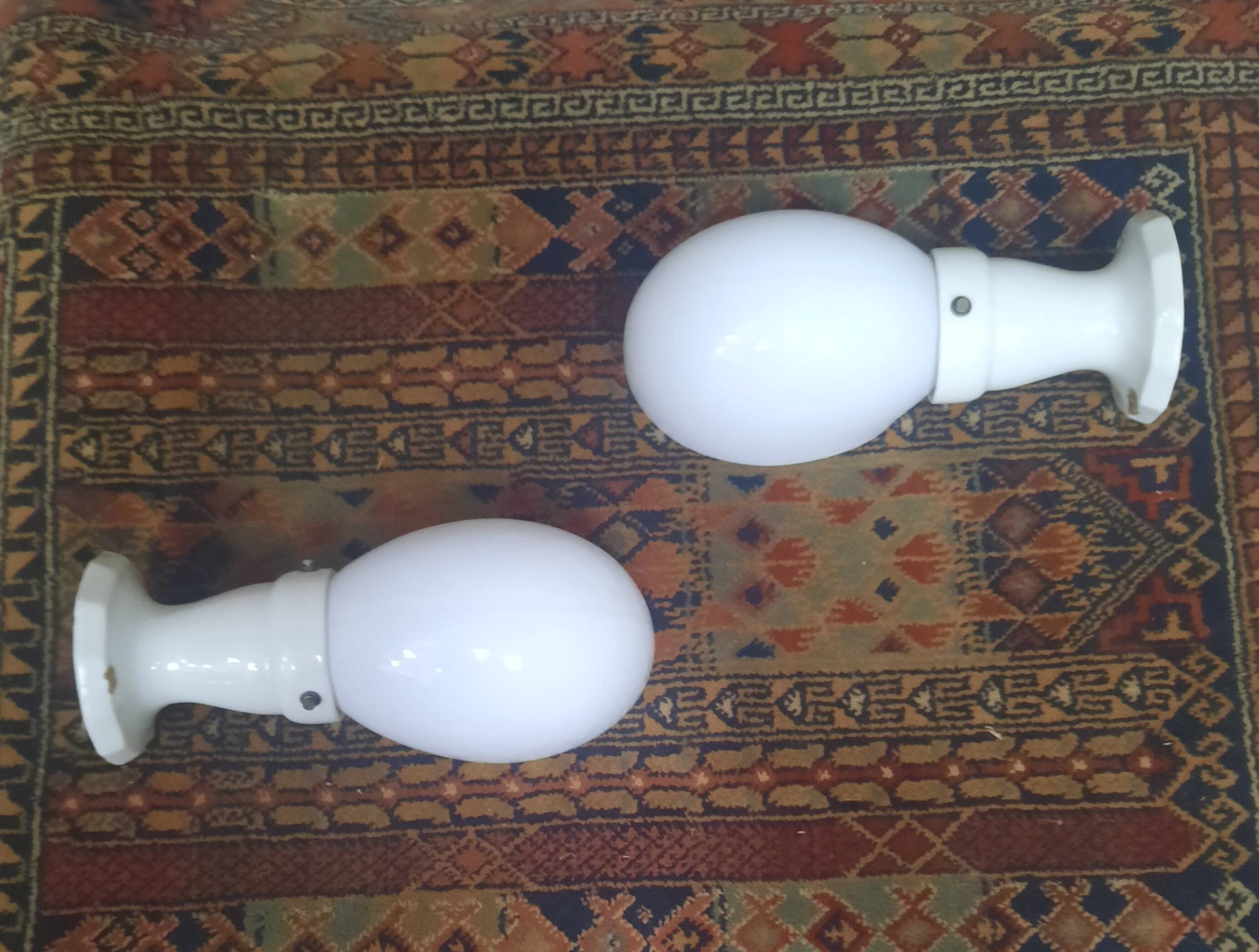 Pair of wall lights from the 1950s in porcelain.