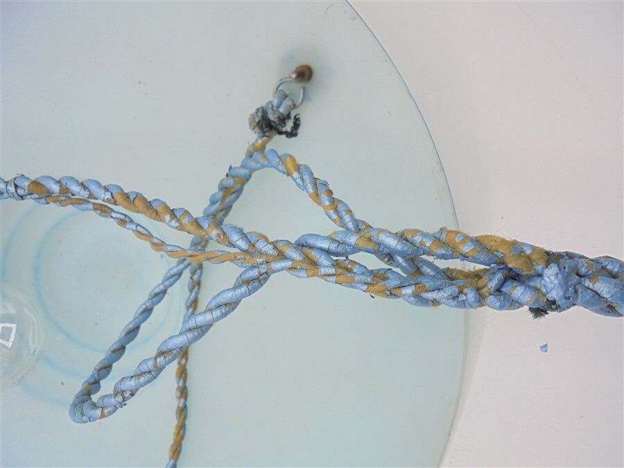 Clichy glass cacker suspension