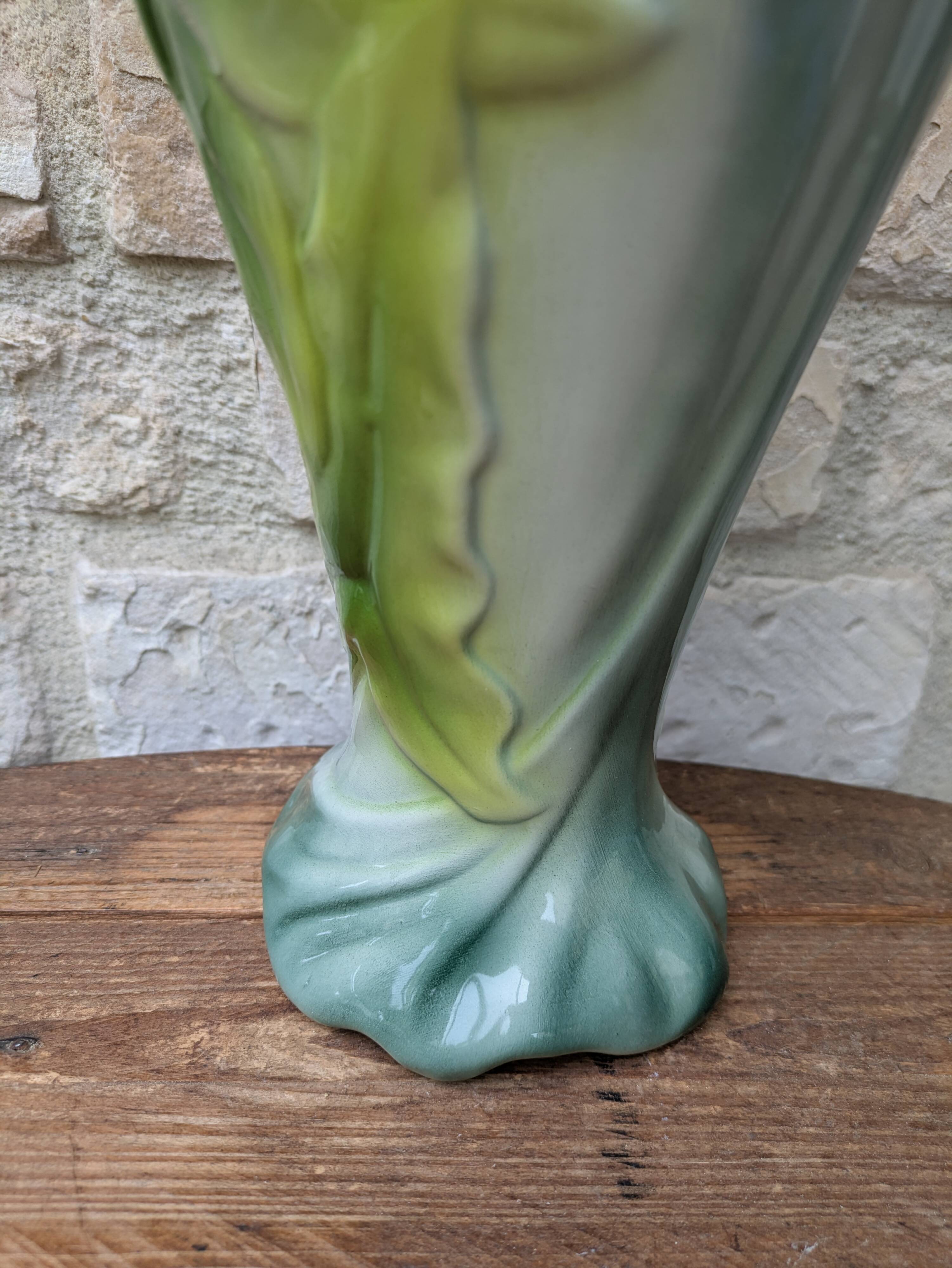 Antique large slipware vase decorated with anemones, Saint Clément, H30cm.