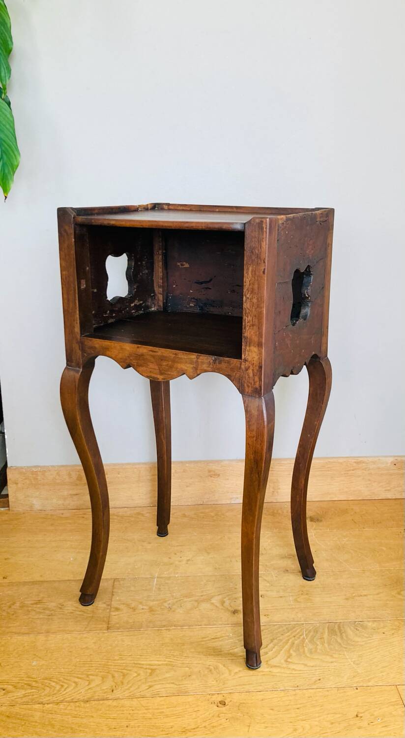 Louis XV bedside table or snack table, 18th century, quadrilobed side openings