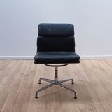 Soft Pad Armchair EA205, Charles & Ray Eames, Vitra