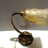 Lampe années 30 pied en laiton tulipe en verre pressé