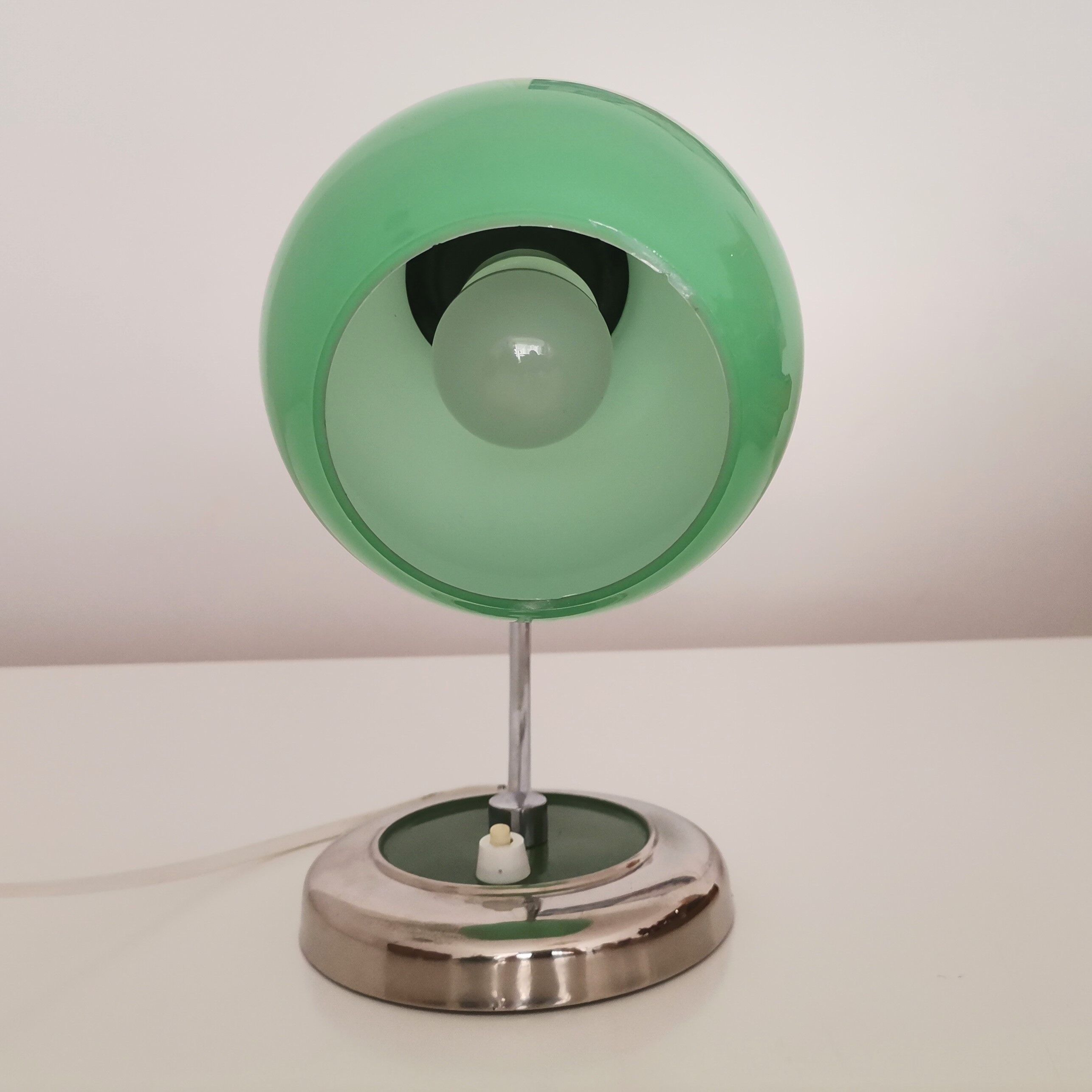 Lampe de table Bauhaus des années 1940 en verre vert moderne du milieu du siècle