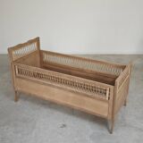 Children's bed in wood and sandblasted rattan from the 1960s.