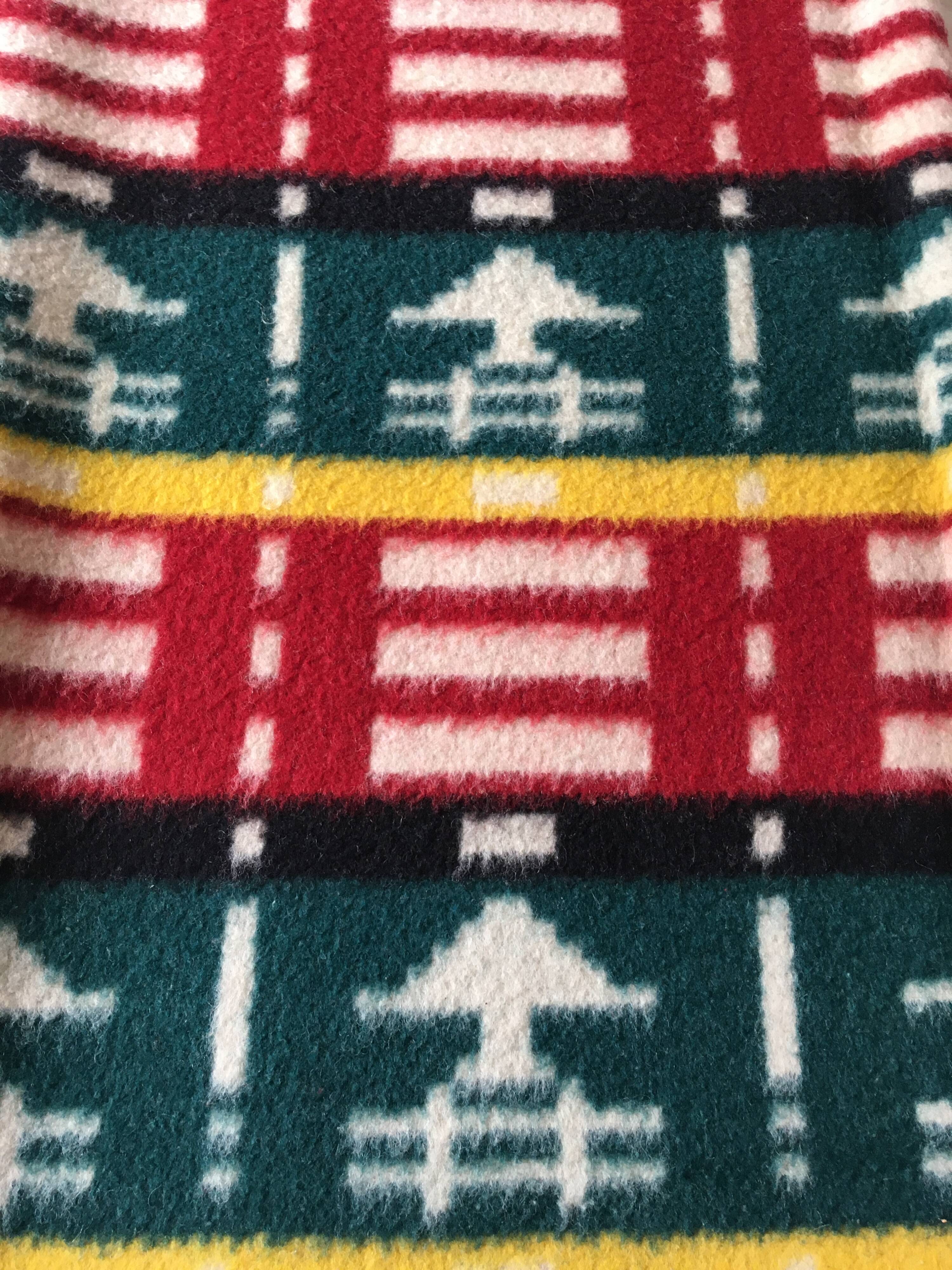 Wool blanket 230 X 250 with geometric patterns and 70's trees.
