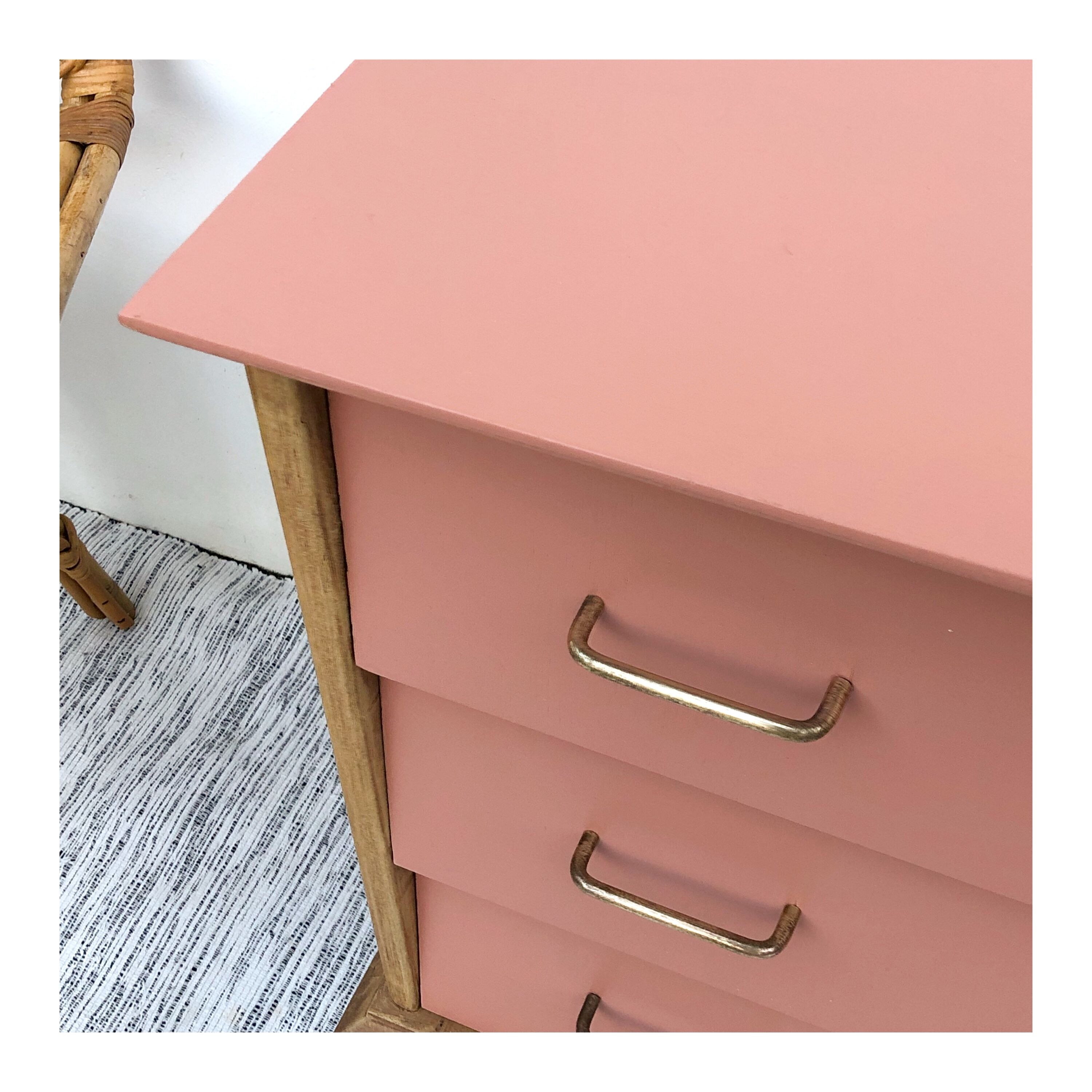 Vintage chest of drawers