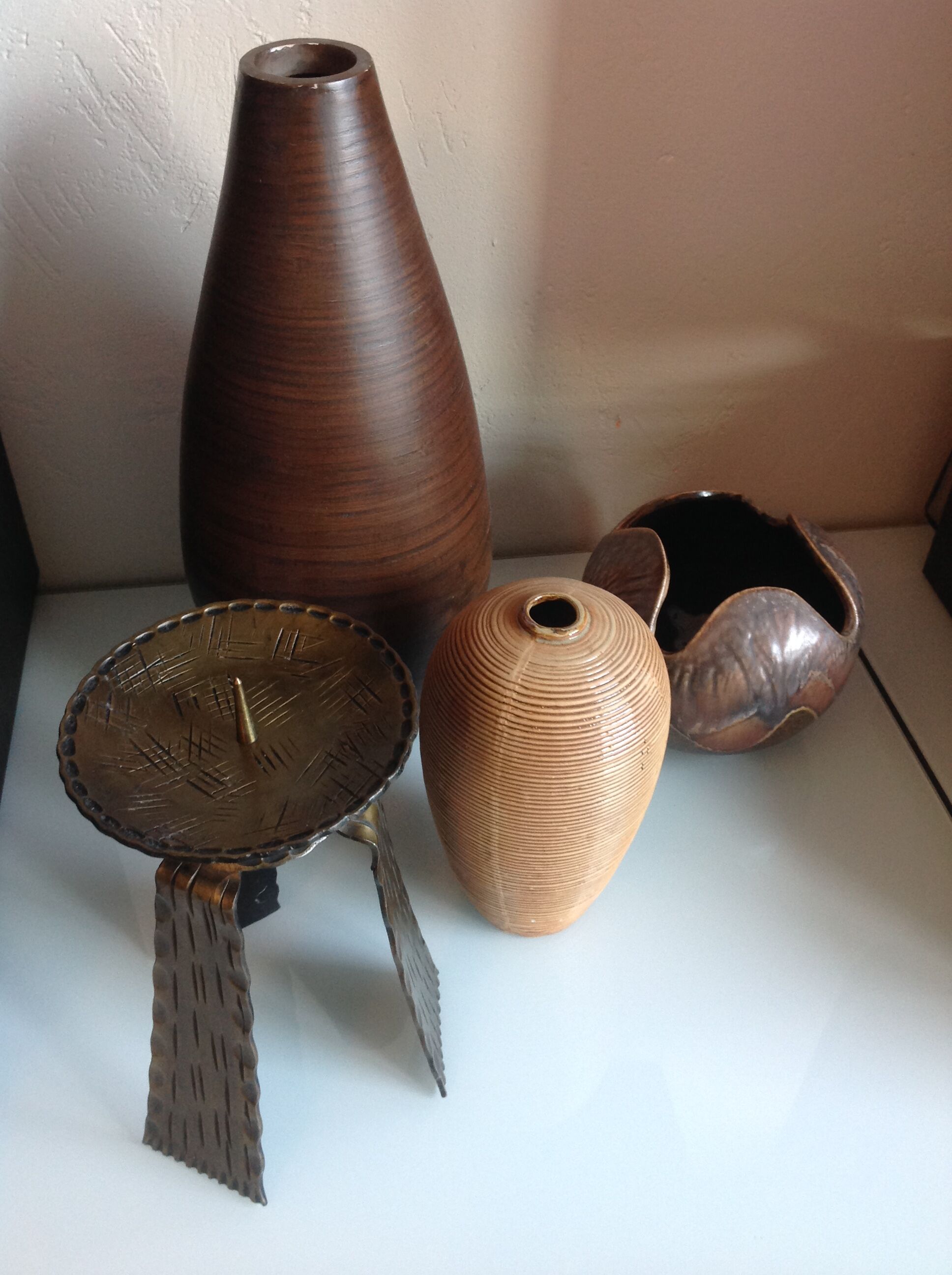 Brutalist candle holder tripod in golden metal / vintage 60s-70s