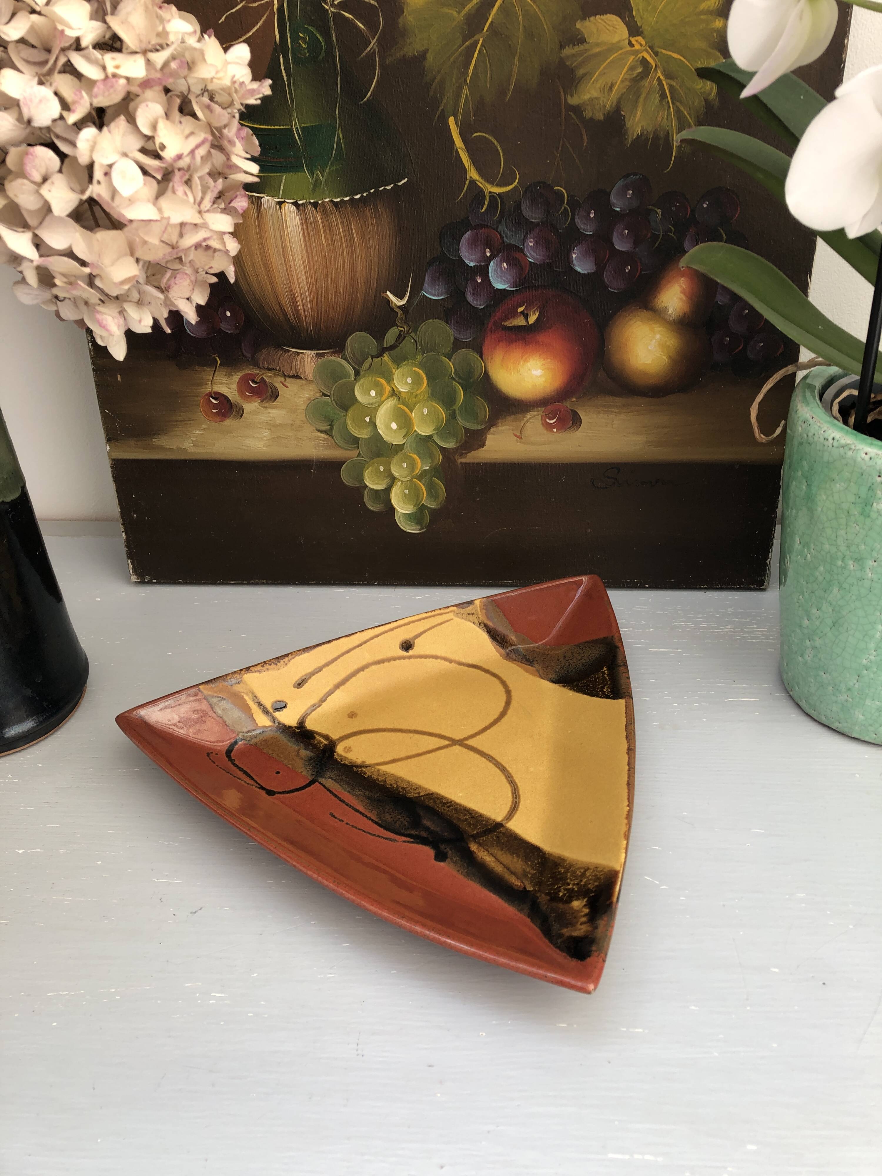 Ceramic pocket emptying dish