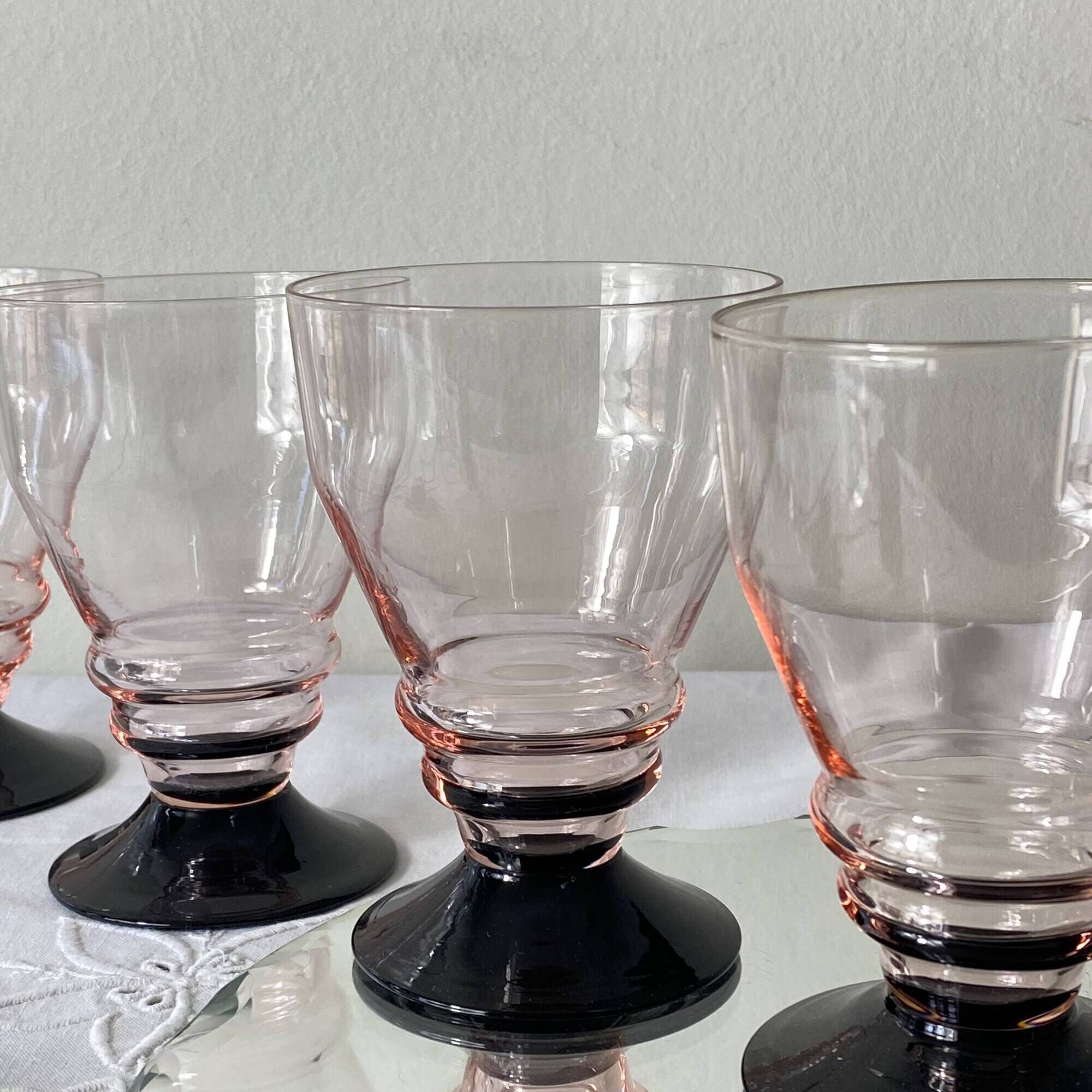 6 large Art Deco pink wine or water glasses with black stems, 17 cl.