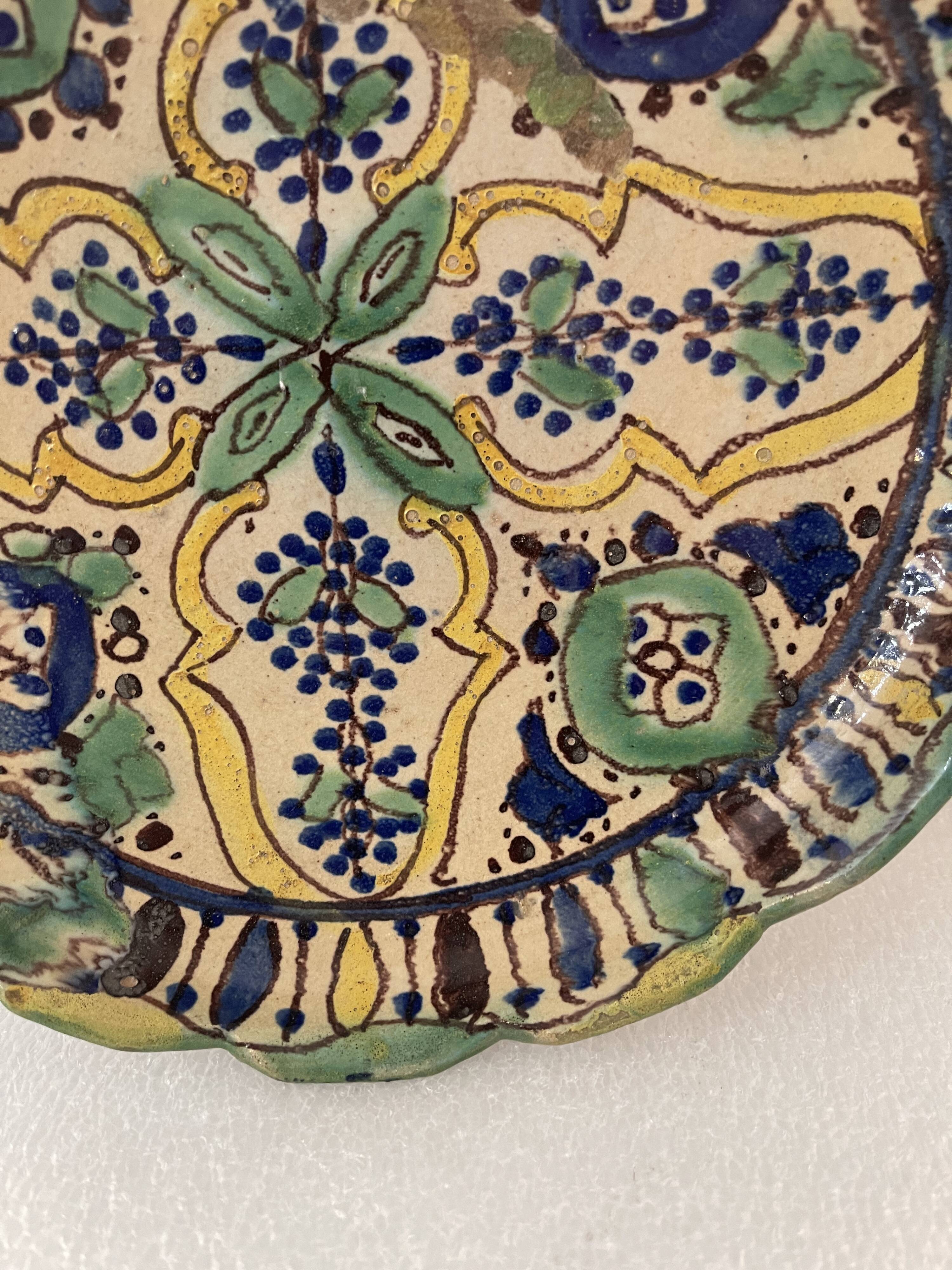 Tunisia ceramic round flat polychrome traditional XVIII e anonymous