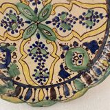 Tunisia ceramic round flat polychrome traditional XVIII e anonymous