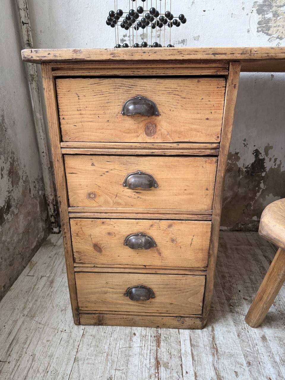 Bureau pin meuble atelier 1950