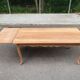 Table à manger de ferme chic extensible décapée en merisier massif Louis XV