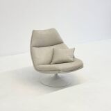 Artifort F511 armchair in cream