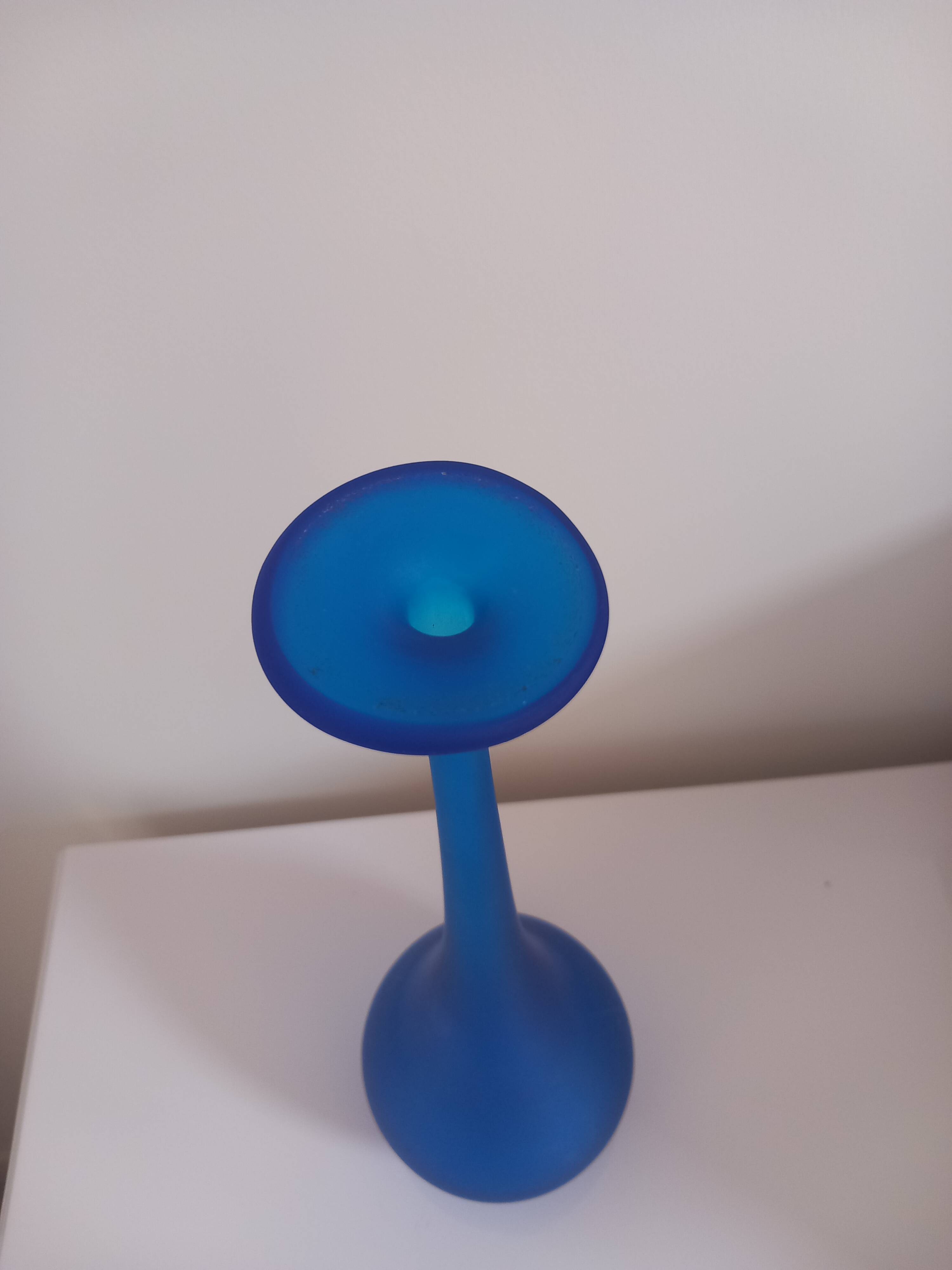 Translucent blue glass vase - Moretti style