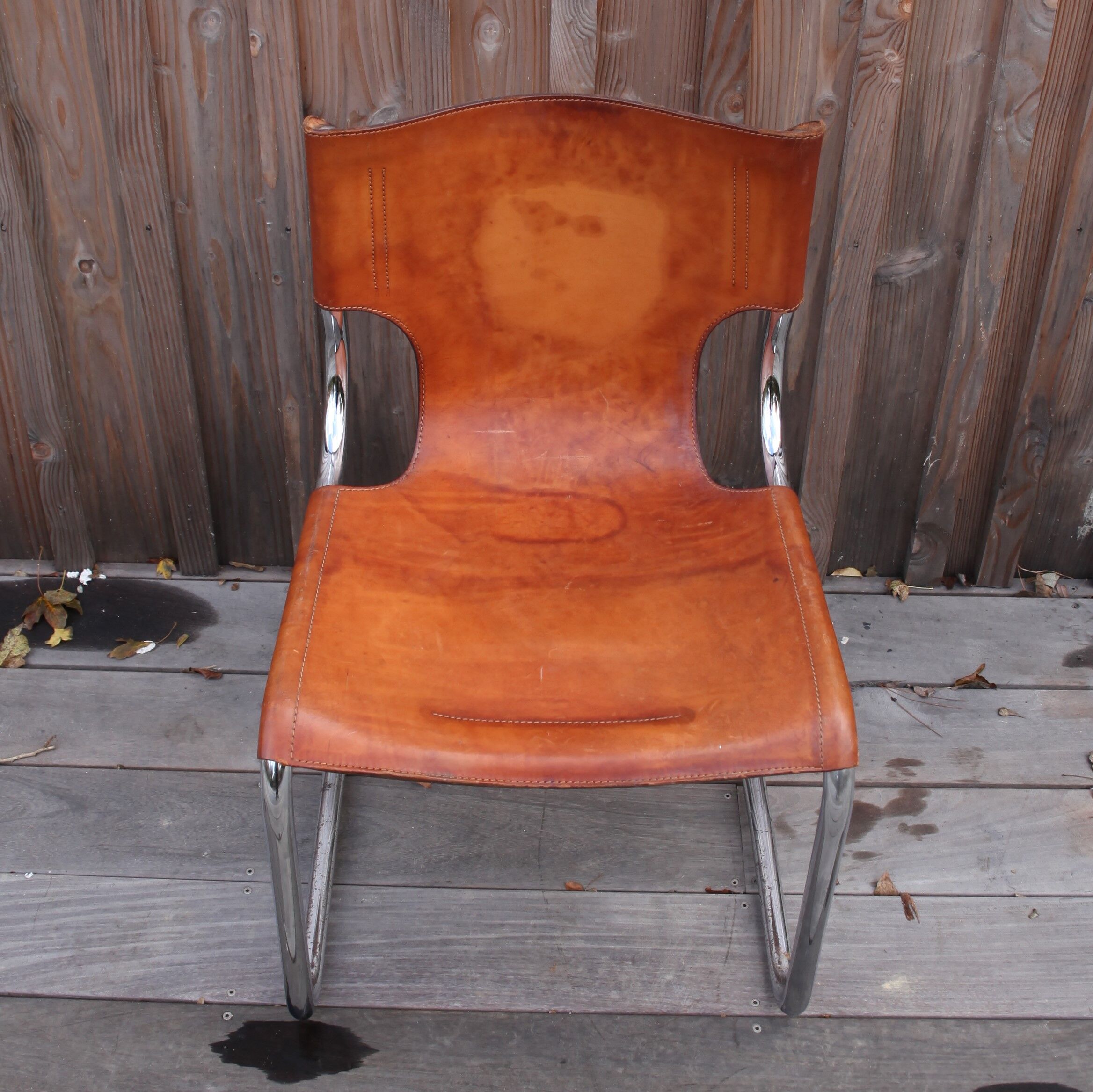 Suite de 4 chaises modèle 920 en chrome et cuir par Carlo Bartoli