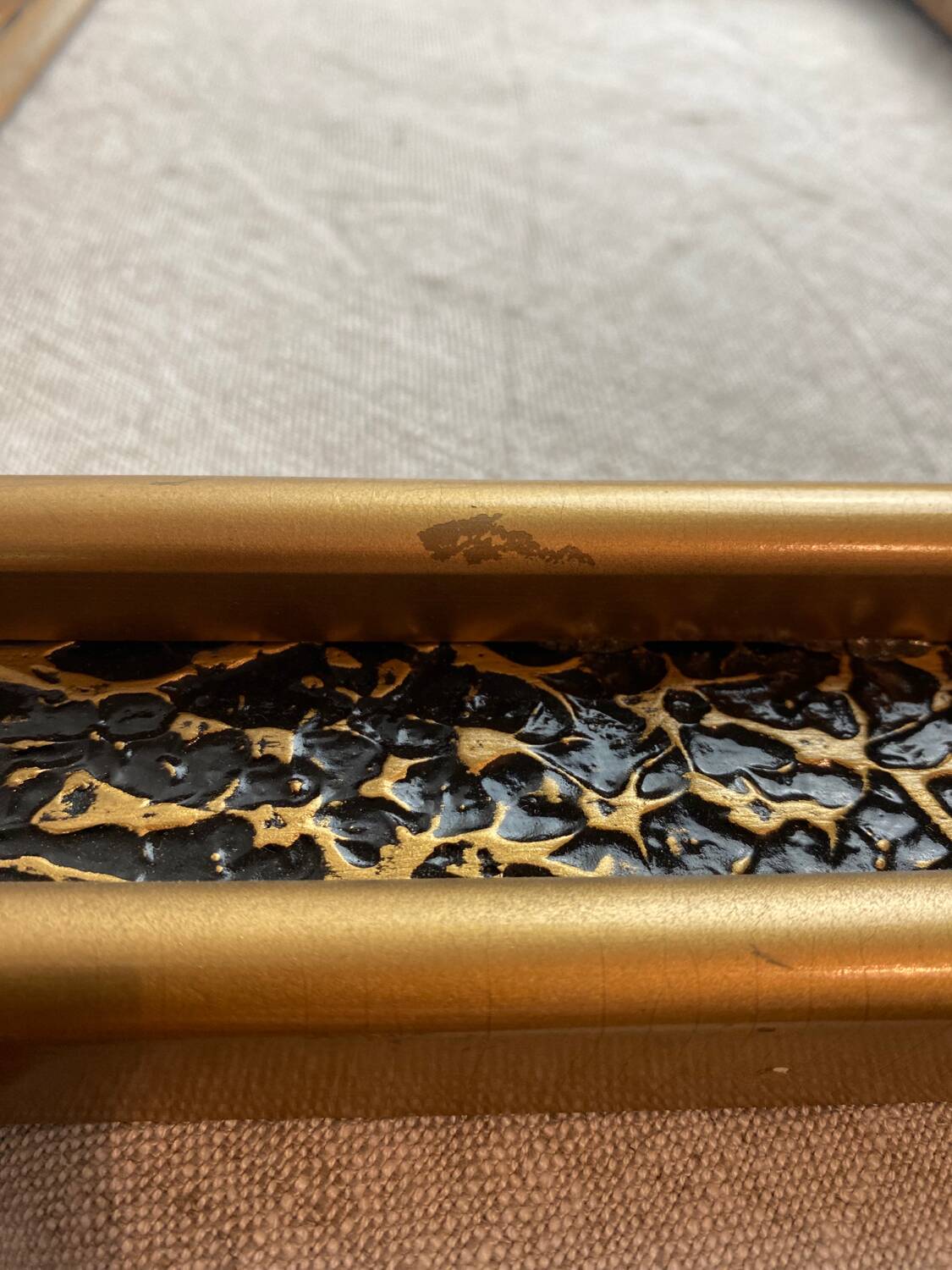 Two-tone wooden frame