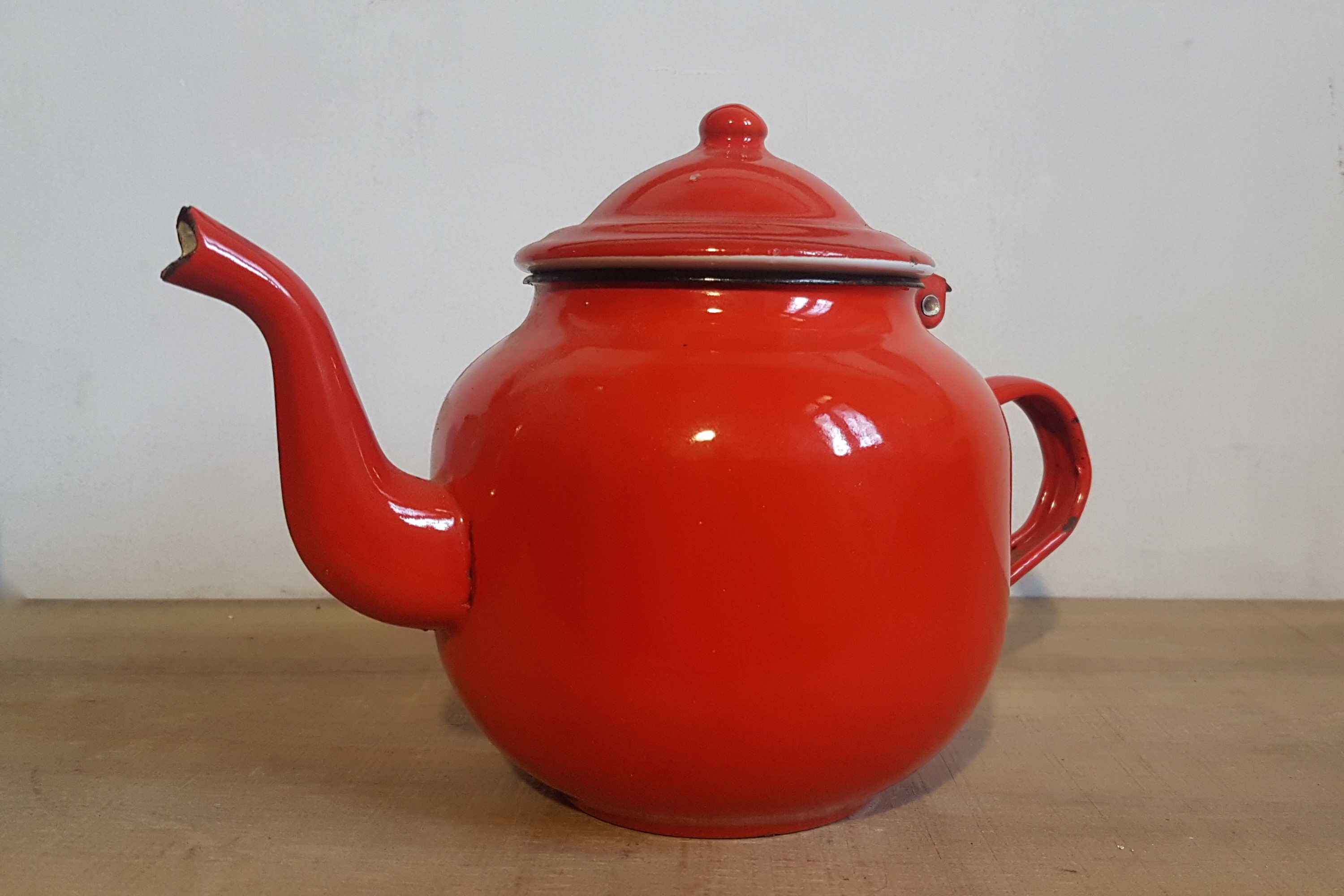 Decorative set of enamelled kitchen appliances