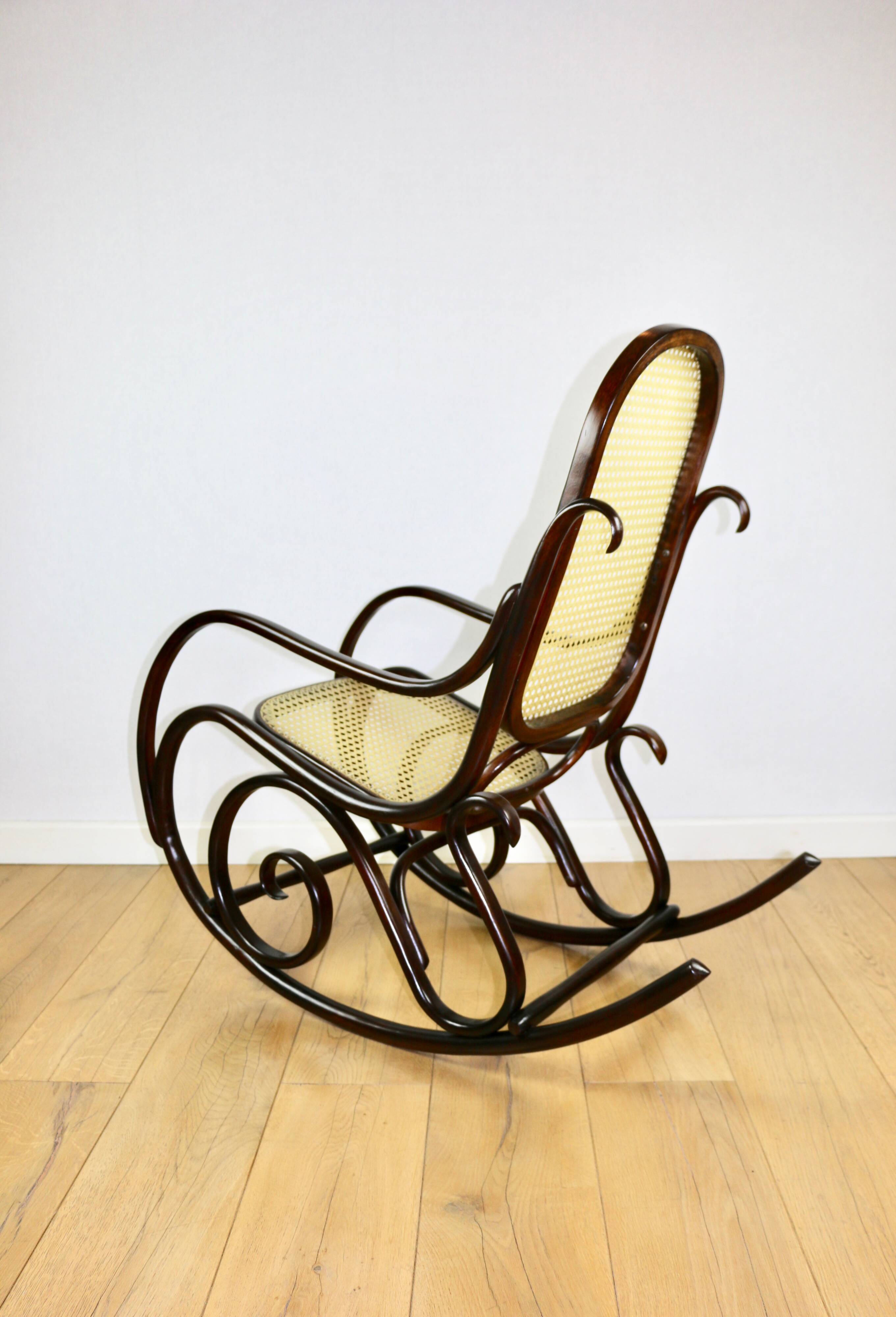 Rocking chair on runners, original brown, 1970s - very good condition