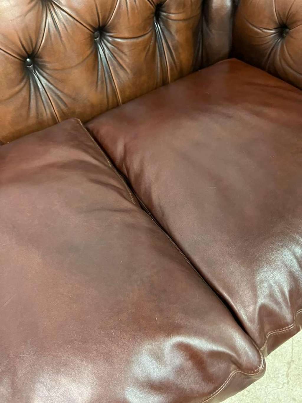 Canapé chesterfield en cuir vintage