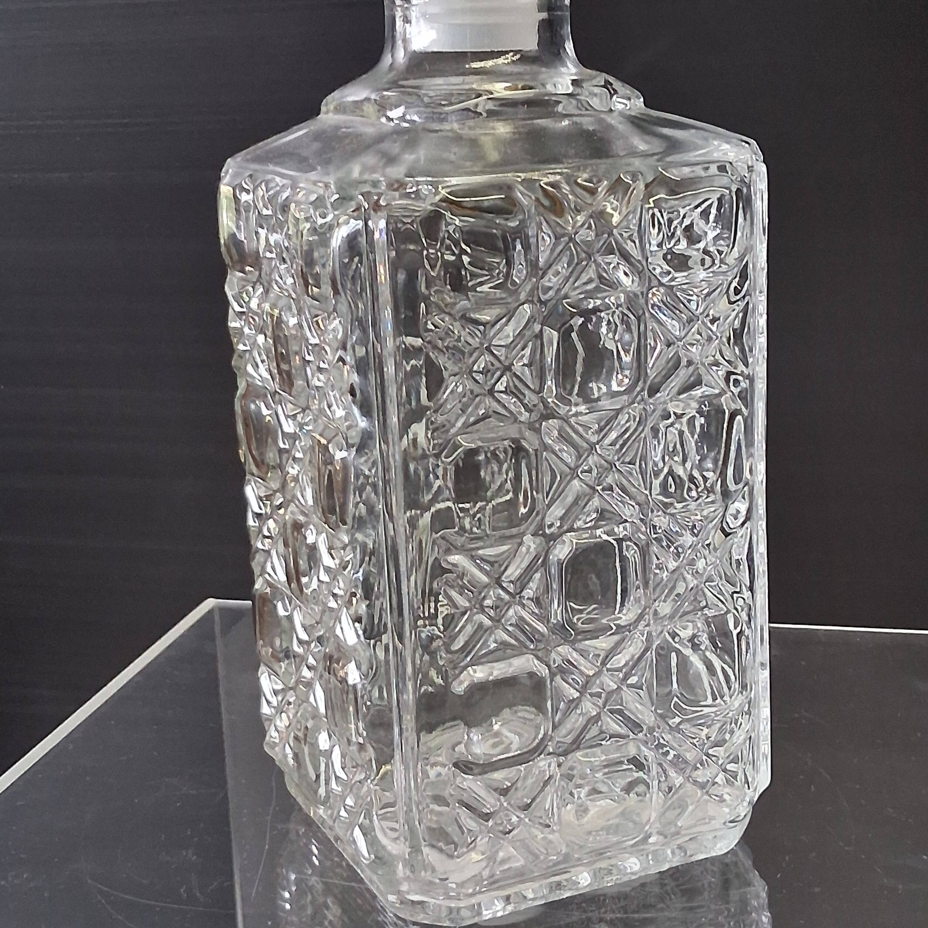 Very nice whisky/juice carafe in glass in very good condition.