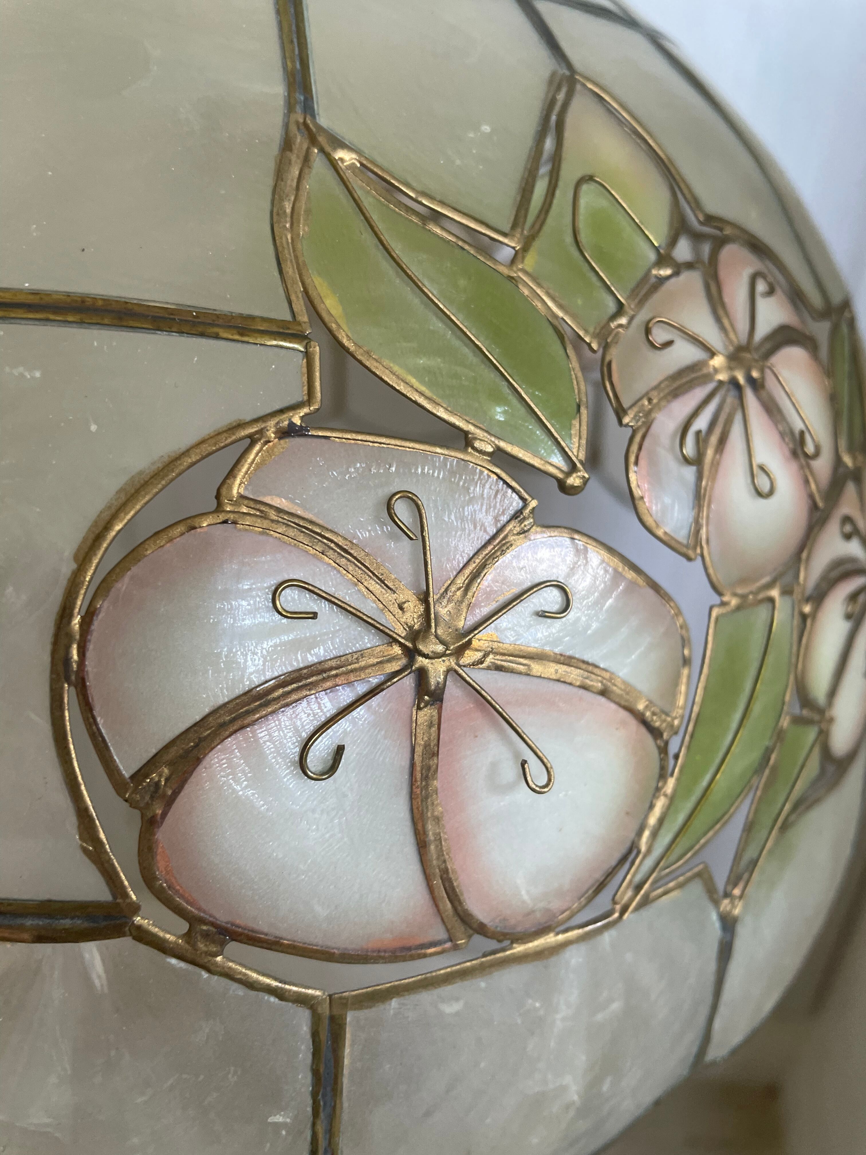 Mother-of-pearl pendant light