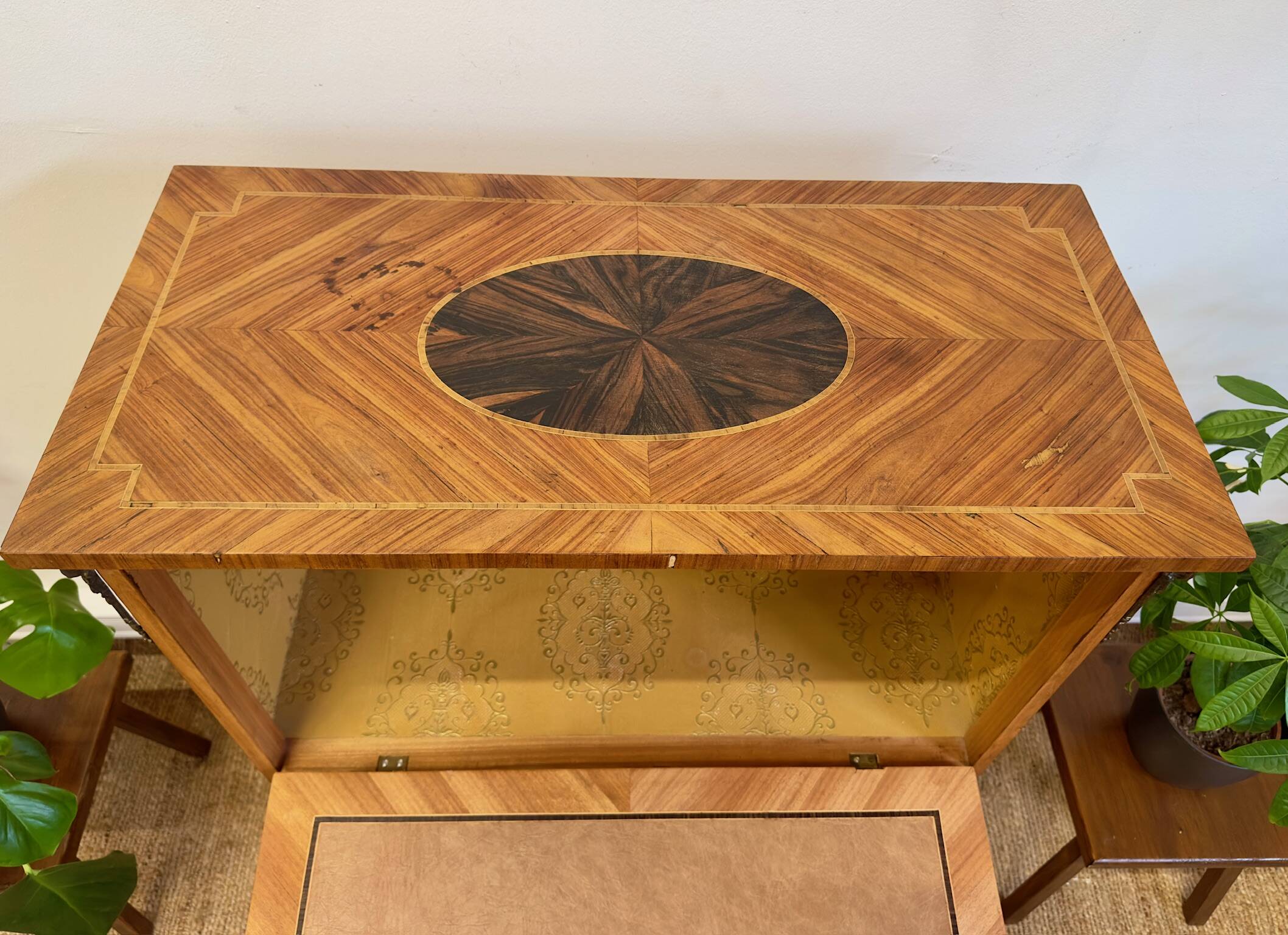 Wooden drop-leaf secretary in Louis XV style – Floral decoration