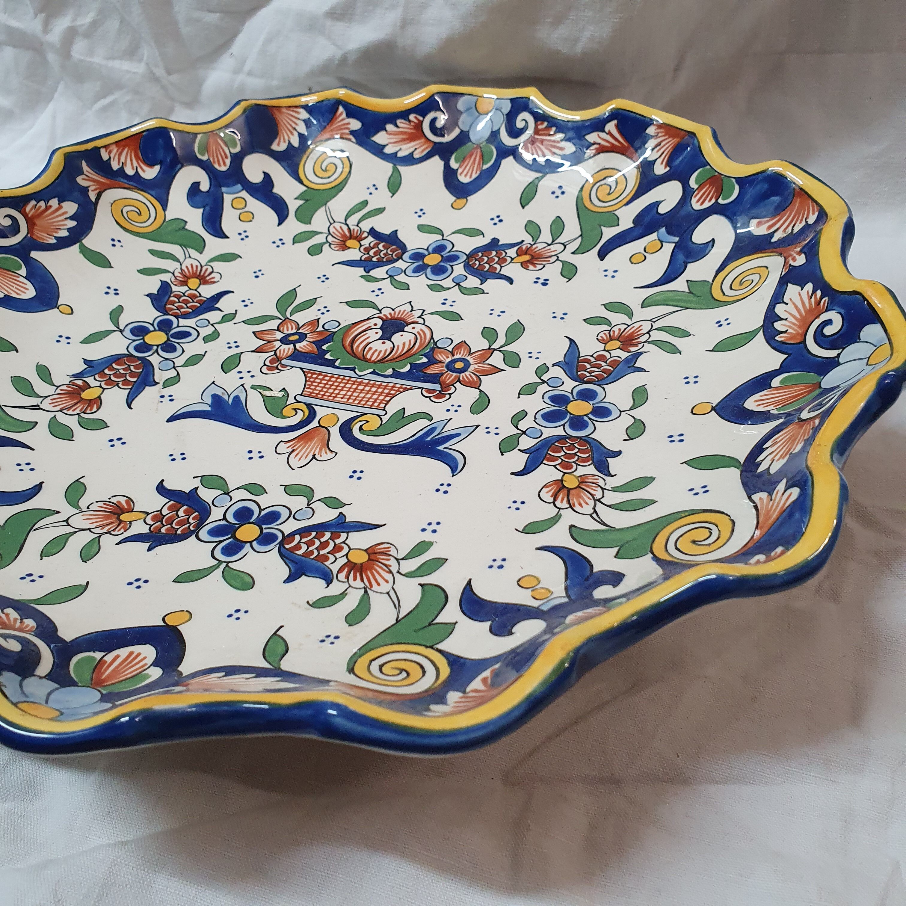 Table centre, Rouen porcelain fruit cup